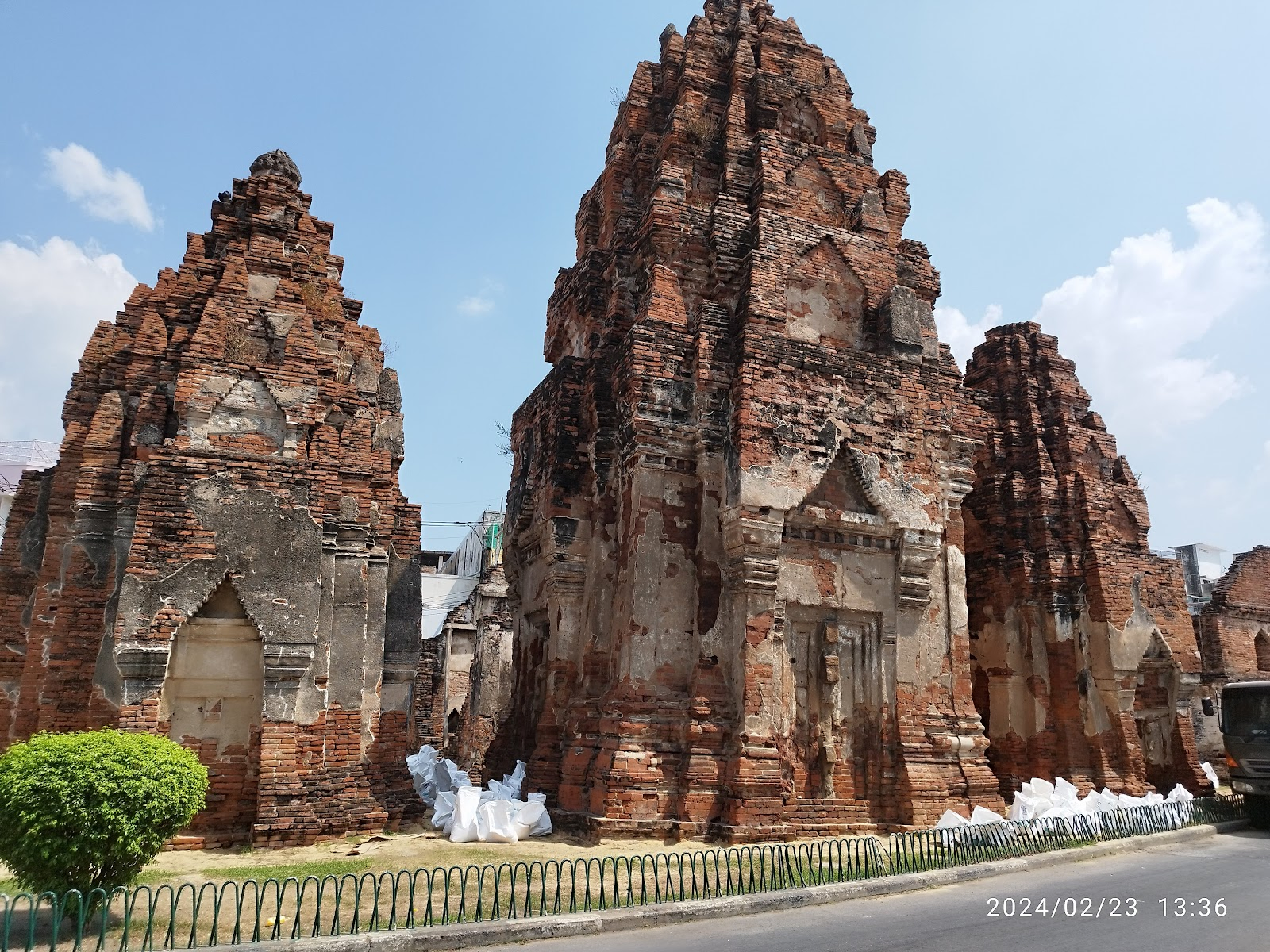 San Phra Kan Prang Khaek Lopburi