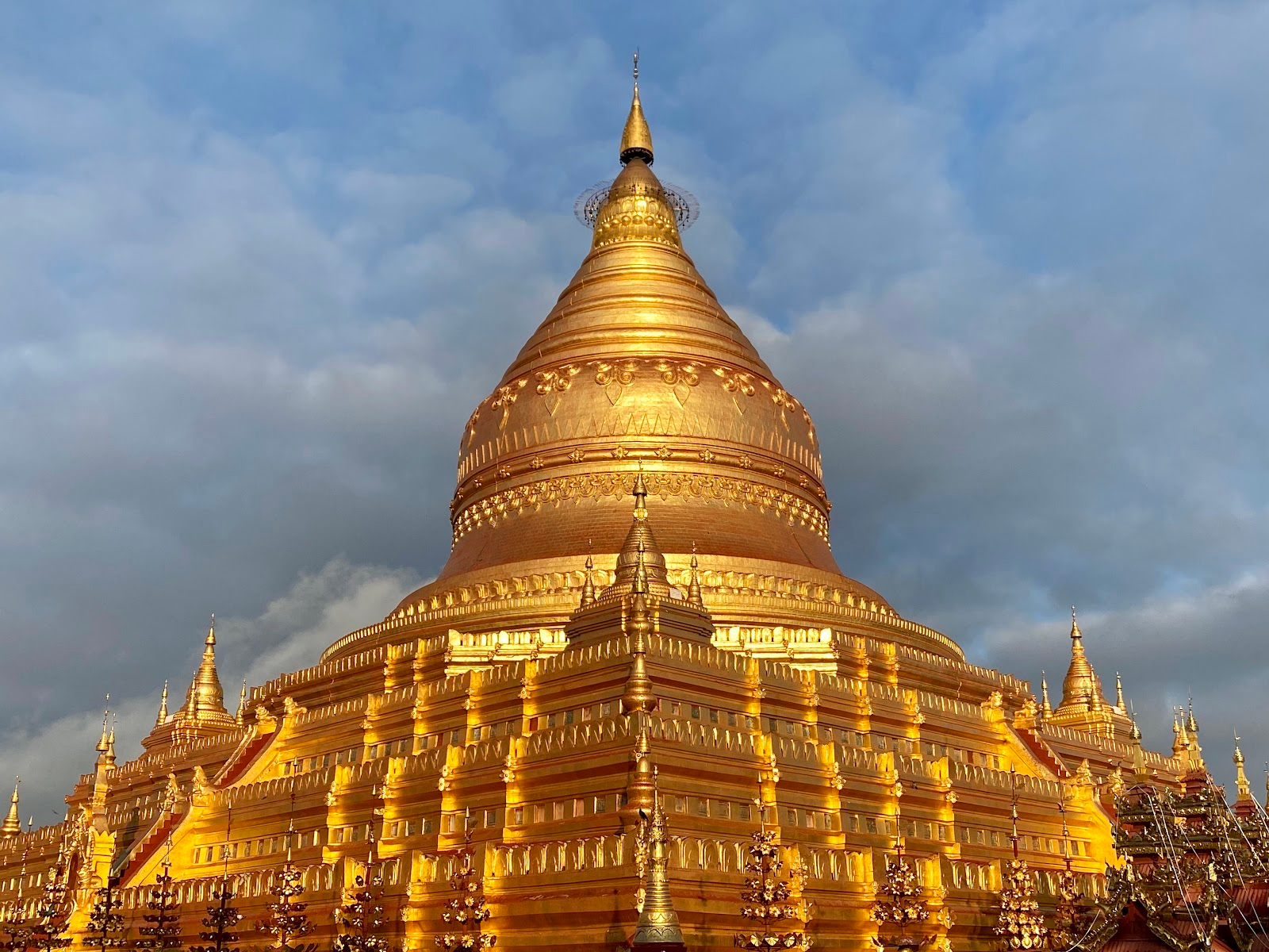 Shwezigon Pagoda Bagan