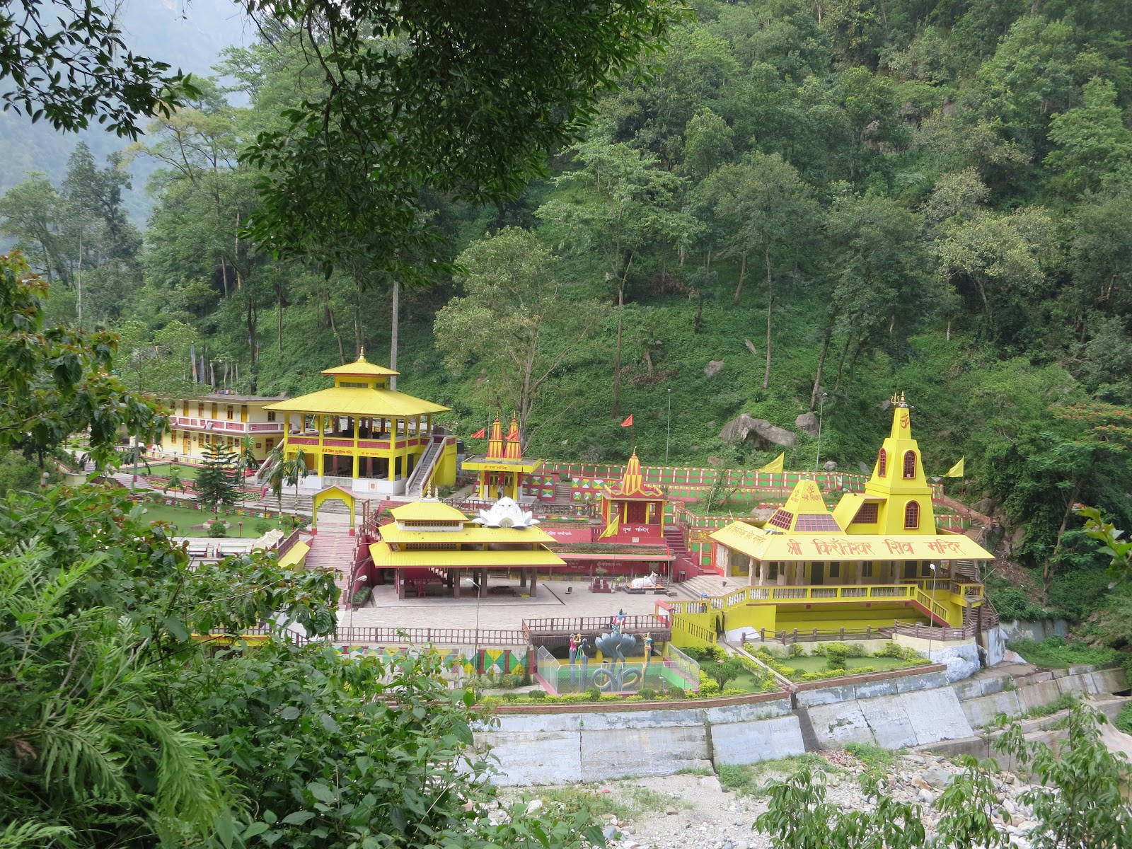 Kirateshwar Mahadev Temple Legship